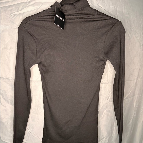 2 for $5: NWT F21 Turtle Necks - Picture 2 of 4